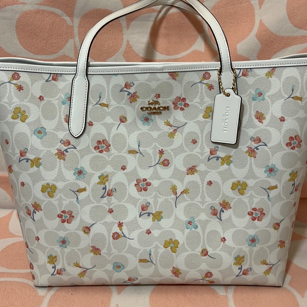 Authentic COACH Spring 2022 tote
